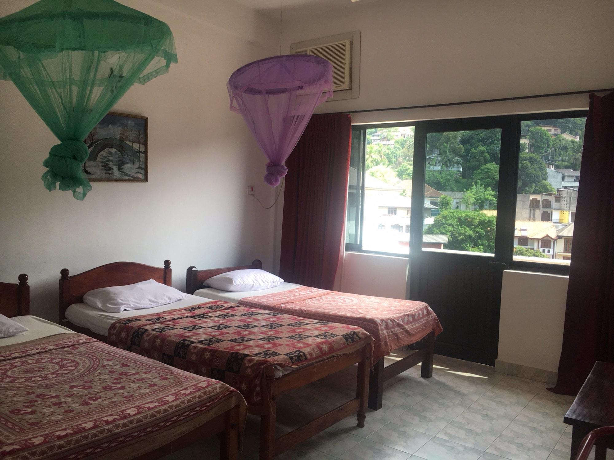 Majestic Tourist Hotel Kandy Eksteriør bilde