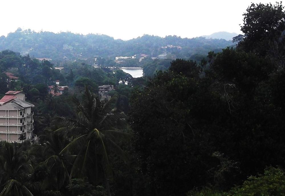 Majestic Tourist Hotel Kandy Eksteriør bilde