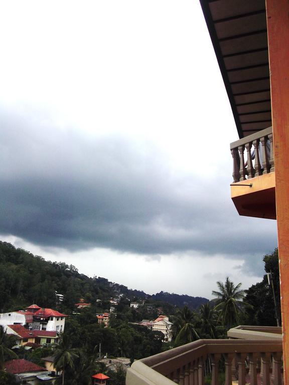 Majestic Tourist Hotel Kandy Eksteriør bilde